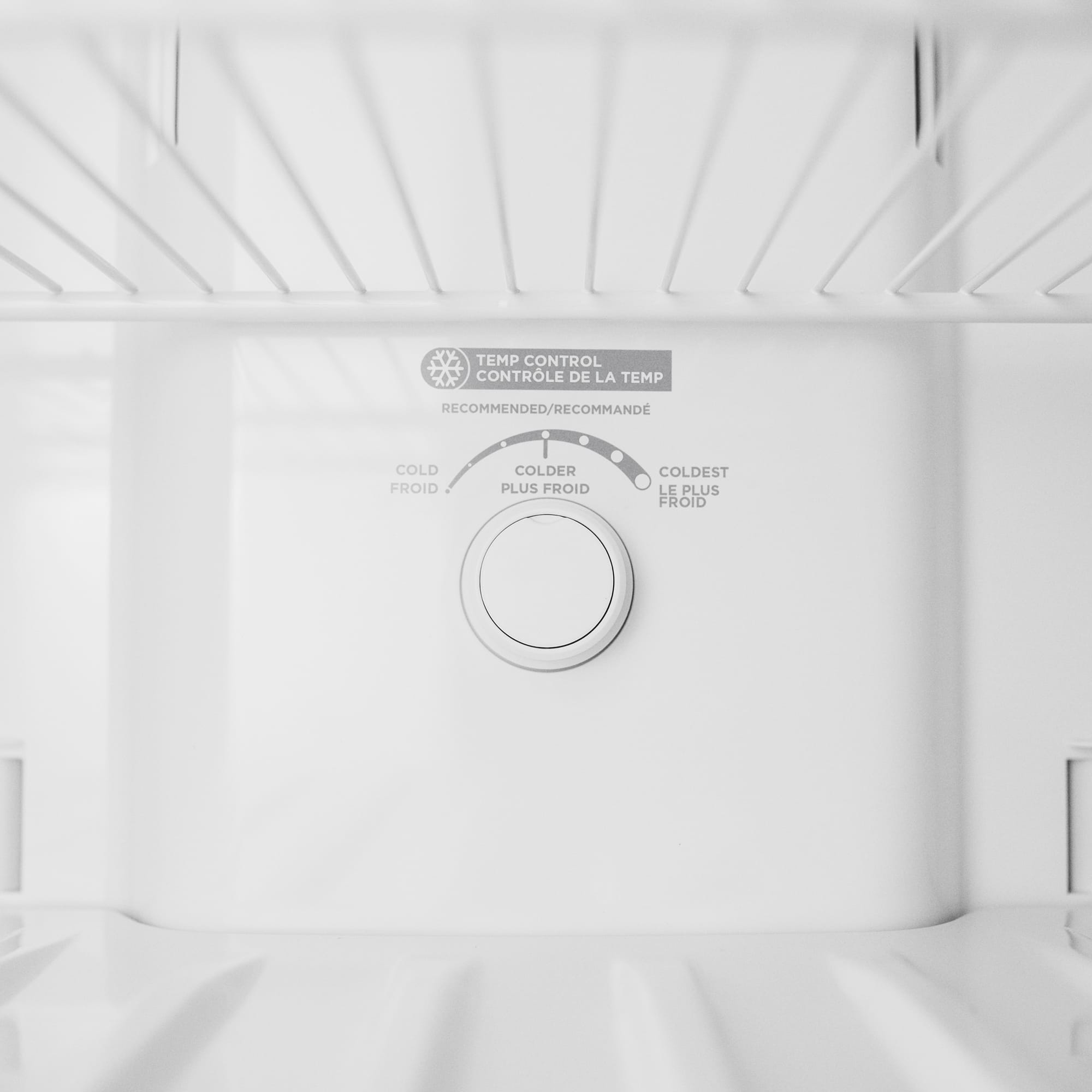 18 cu. ft. Top Mount Refrigerator in White DFF176B1WDB
