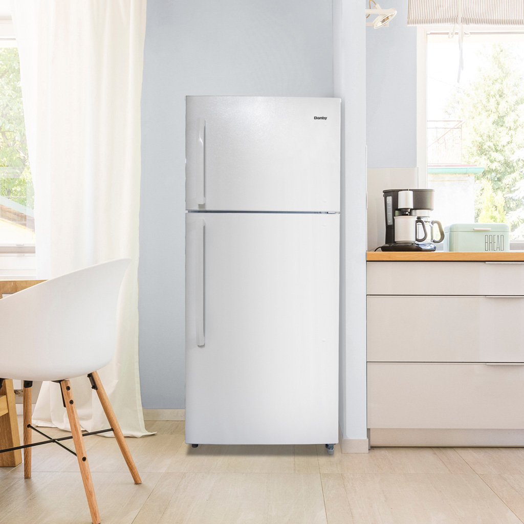 18.1 cu. ft. Apartment Size Fridge Top Mount DFF180E1WDB