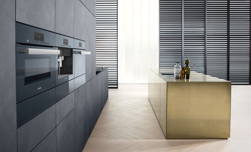 Steam oven with full‑fledged oven function and XL cavity combines two cooking techniques - steam and convection. DGC68001