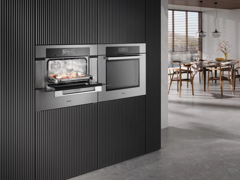 30" Compact Combi‑Steam Oven XL for steam cooking, baking, roasting with roast probe + menu cooking. DGC7770