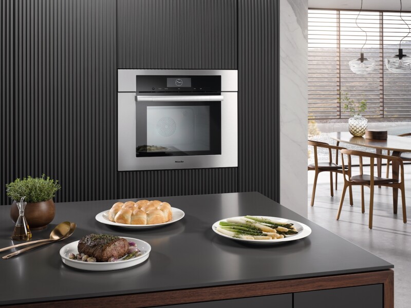 30" Combi‑Steam Oven XXL for steam cooking, baking, roasting with roast probe + menu cooking. DGC7780