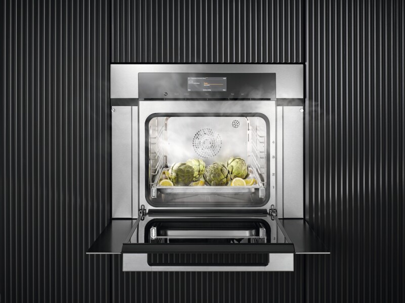 30" Combi‑Steam Oven XXL for steam cooking, baking, roasting with roast probe + menu cooking. DGC7780