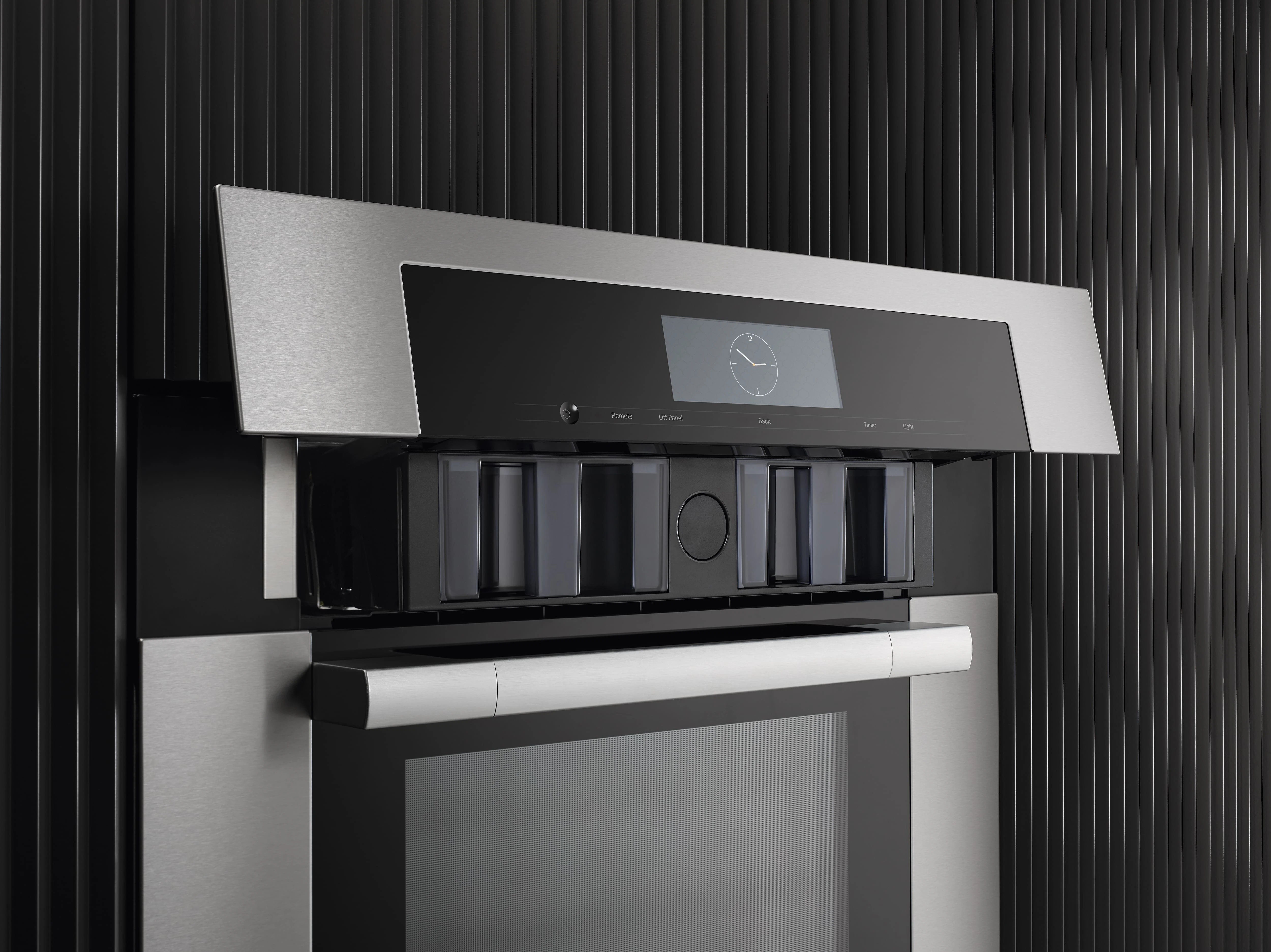 Motorized lift-up control panel with SoftClose