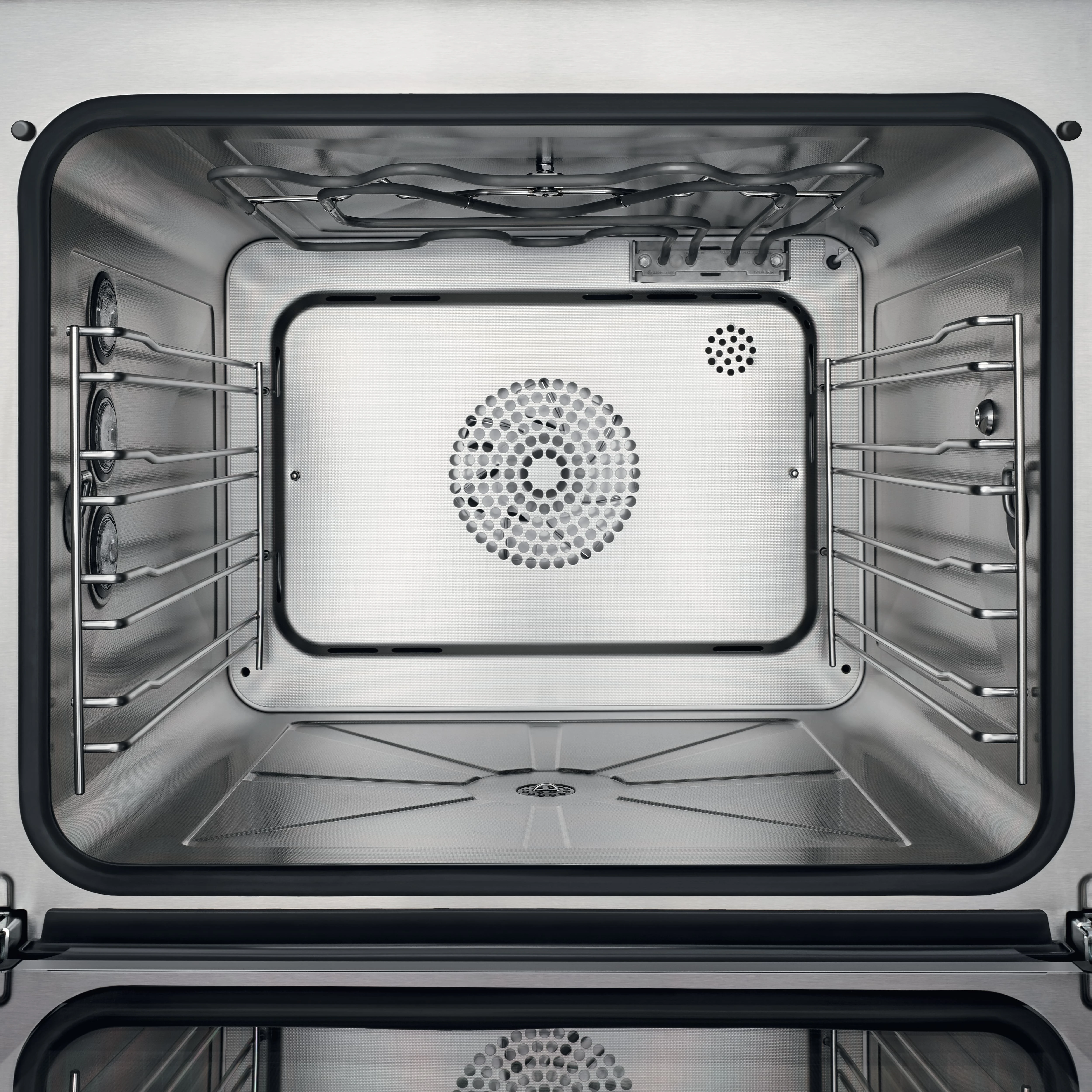 Stainless steel interior with PerfectClean