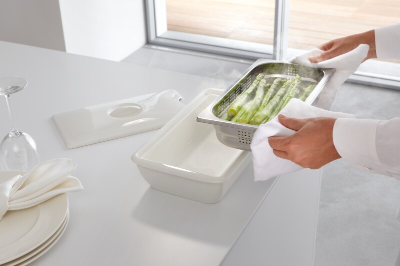 Serving dish for steam oven pan Food served in style, enjoyed hot. DGSE1