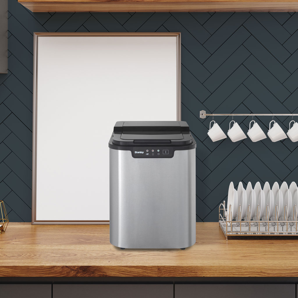25 lbs. Countertop Ice Maker view 8