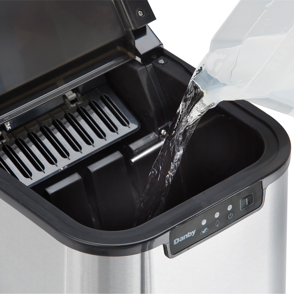 25 lbs. Countertop Ice Maker view 10