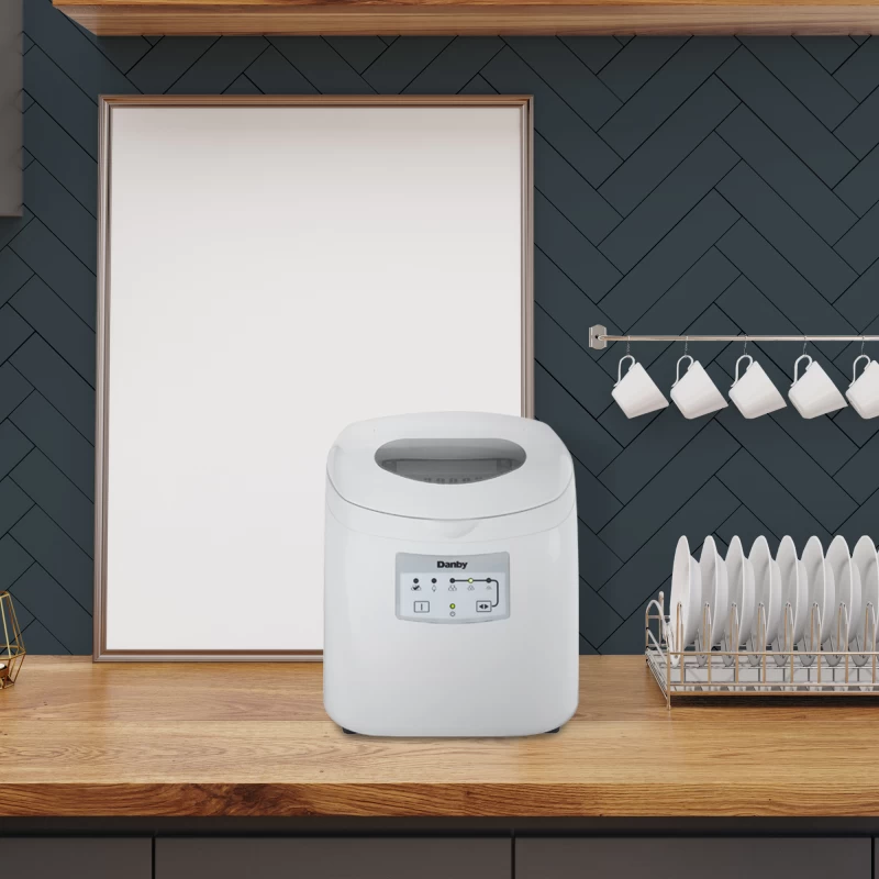 25 Lbs. Countertop Ice Maker DIM2500WDB