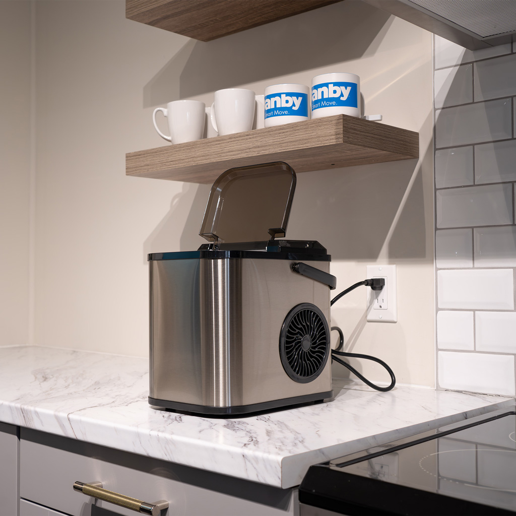 Countertop Ice Maker – 26lbs Of Bullet Ice DIM3001SSDB