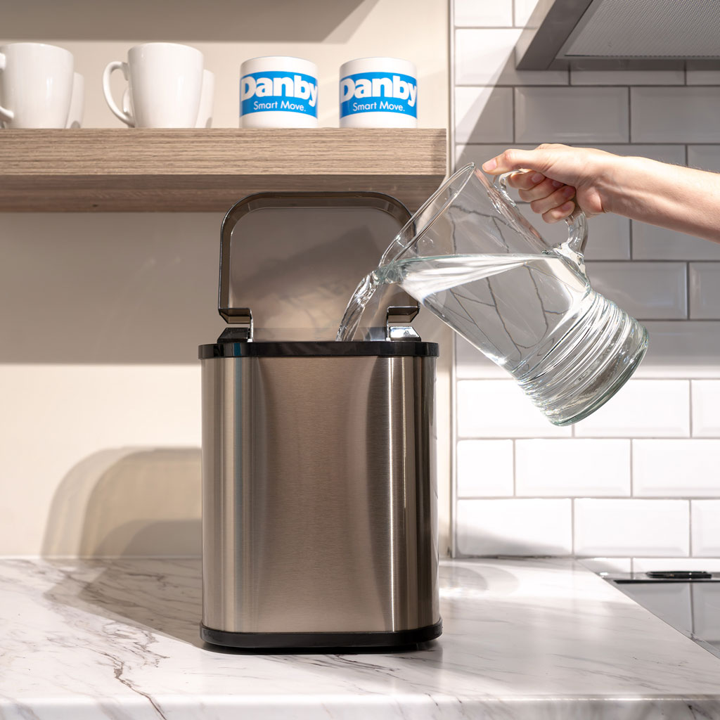 Countertop Ice Maker – 26lbs Of Bullet Ice DIM3001SSDB