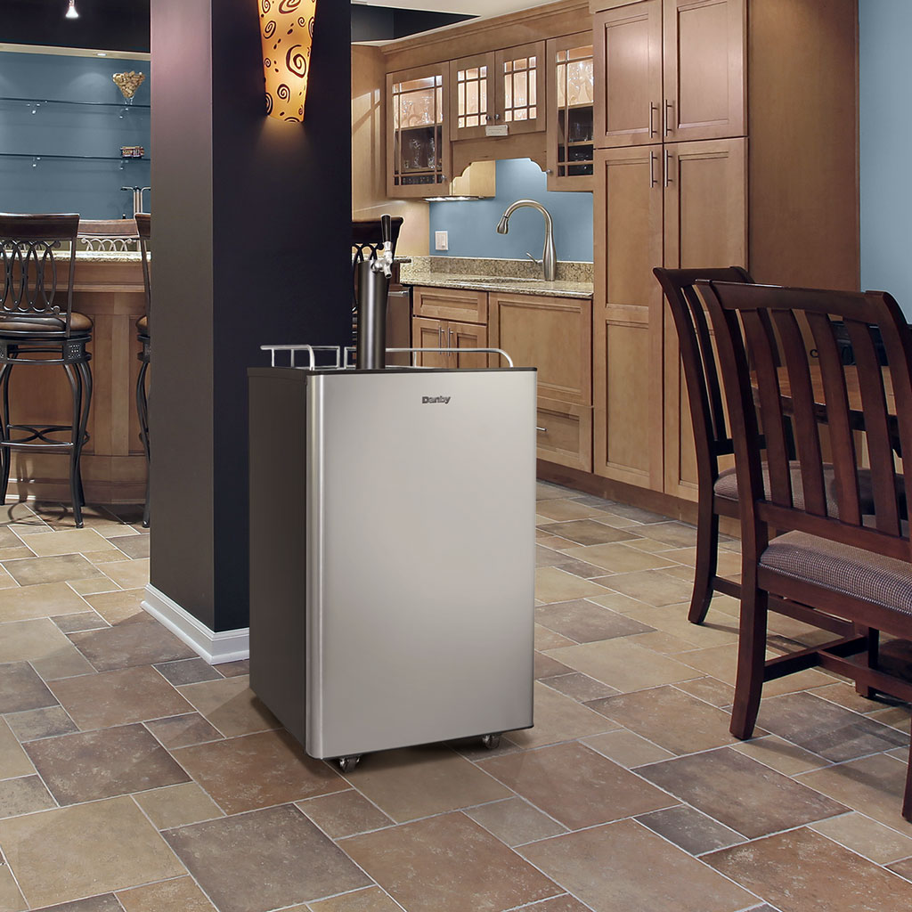 5.4 Cu. Ft. Single-tap Keg Cooler DKC054A9SLDB