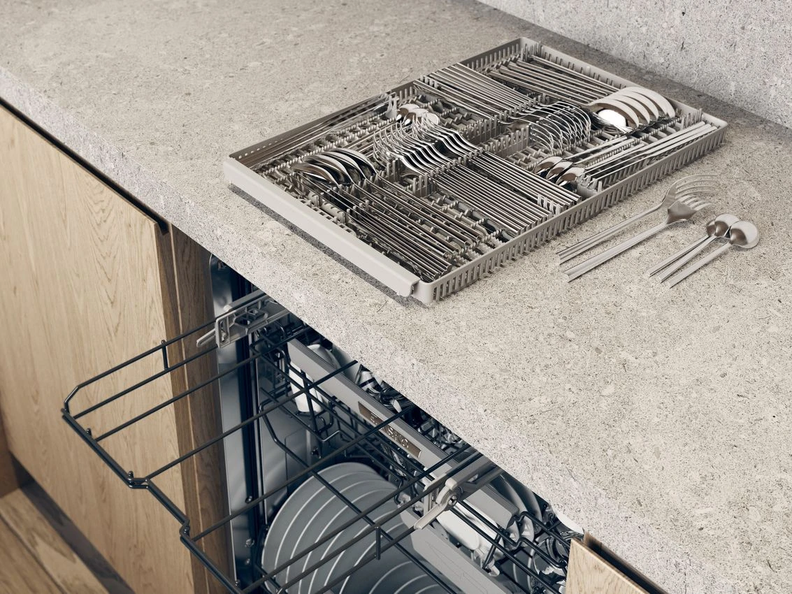 Top cutlery tray
