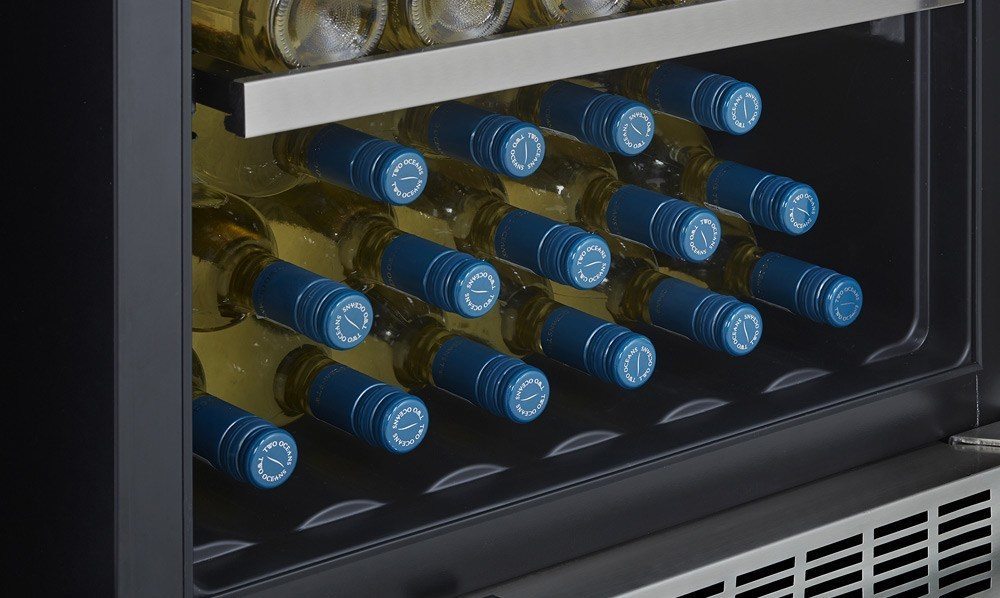 Bordeaux 24” DUAL ZONE WINE CELLAR. DWC140D1BSSPRUS