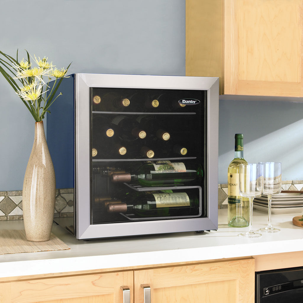 17 Bottle Free-standing Wine Cooler In Platinum DWC172BLPDB