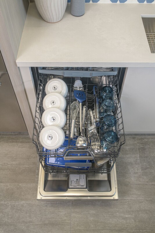 Emerald® Dishwasher 24'' Professional, DWHD640EFP