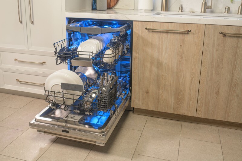 Sapphire® Dishwasher 24'' Professional, DWHD660EFP