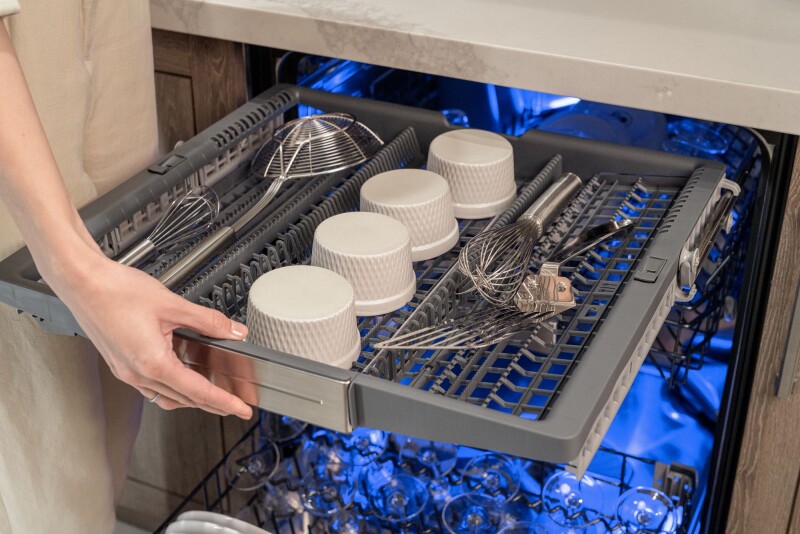 Sapphire® Dishwasher 24'' Custom Panel Ready DWHD660EPR