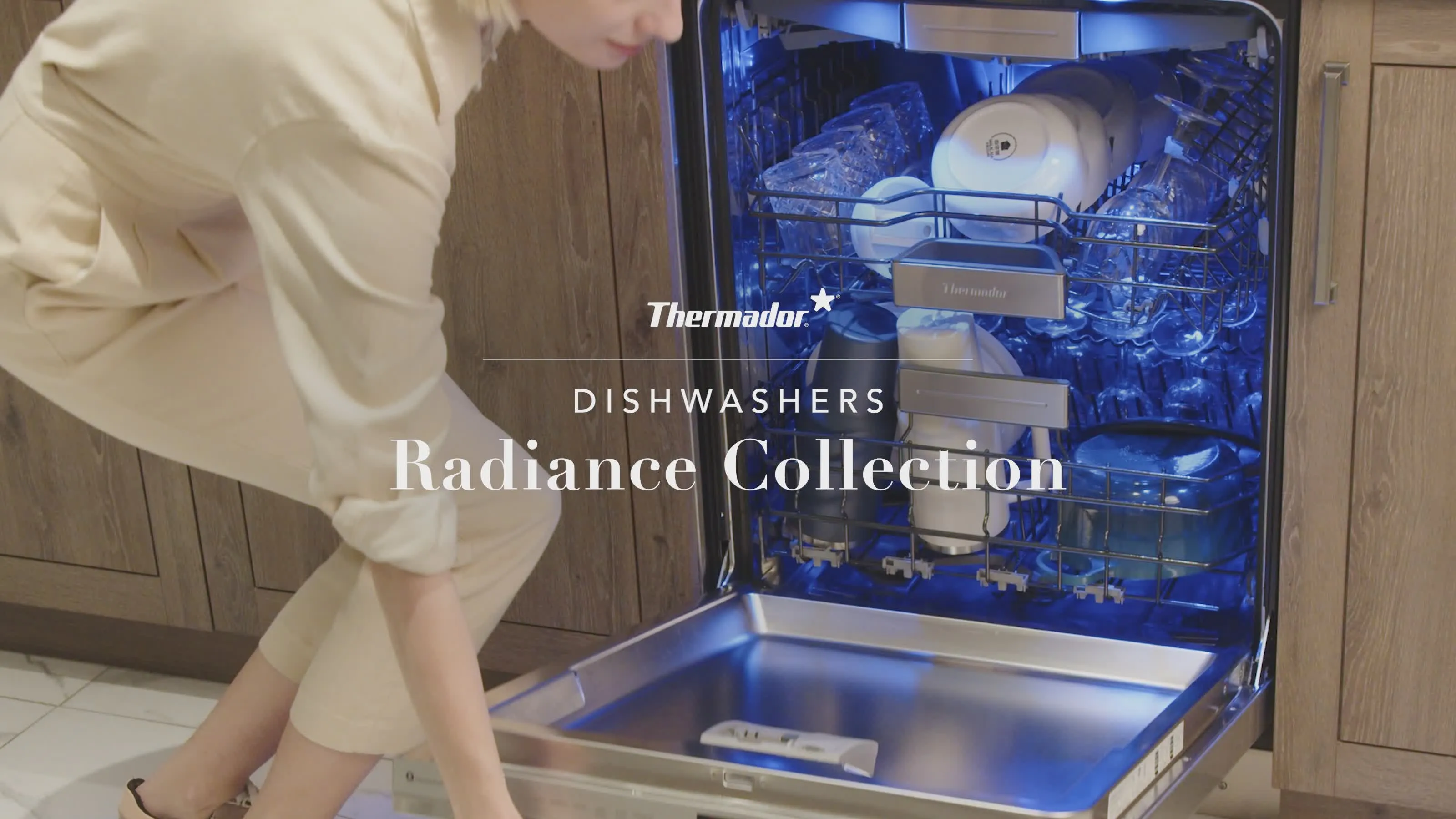 Star Sapphire® Dishwasher 24'' Professional, DWHD661EFP