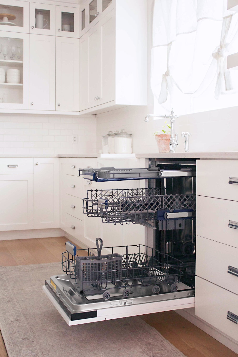 Autograph Edition 24 In. Tallac Series 3rd Rack Top Control Built-in Tall Tub Dishwasher In Custom Panel Ready With Polished Gold Handle, 51dba DWVZ24G