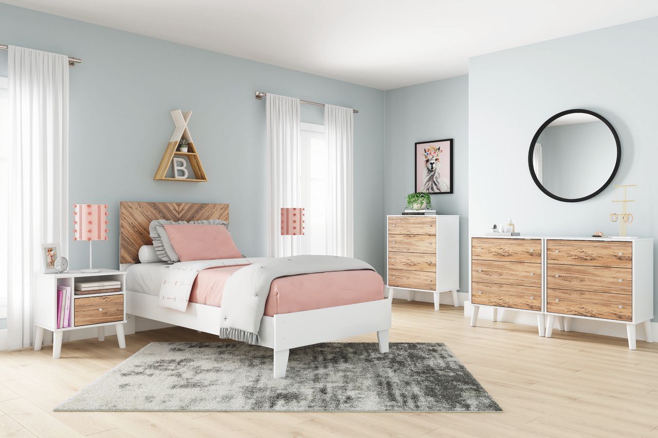 Piperton White Twin Platform Bed EB1221111