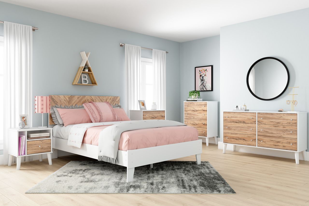 Piperton White Full Platform Bed EB1221112