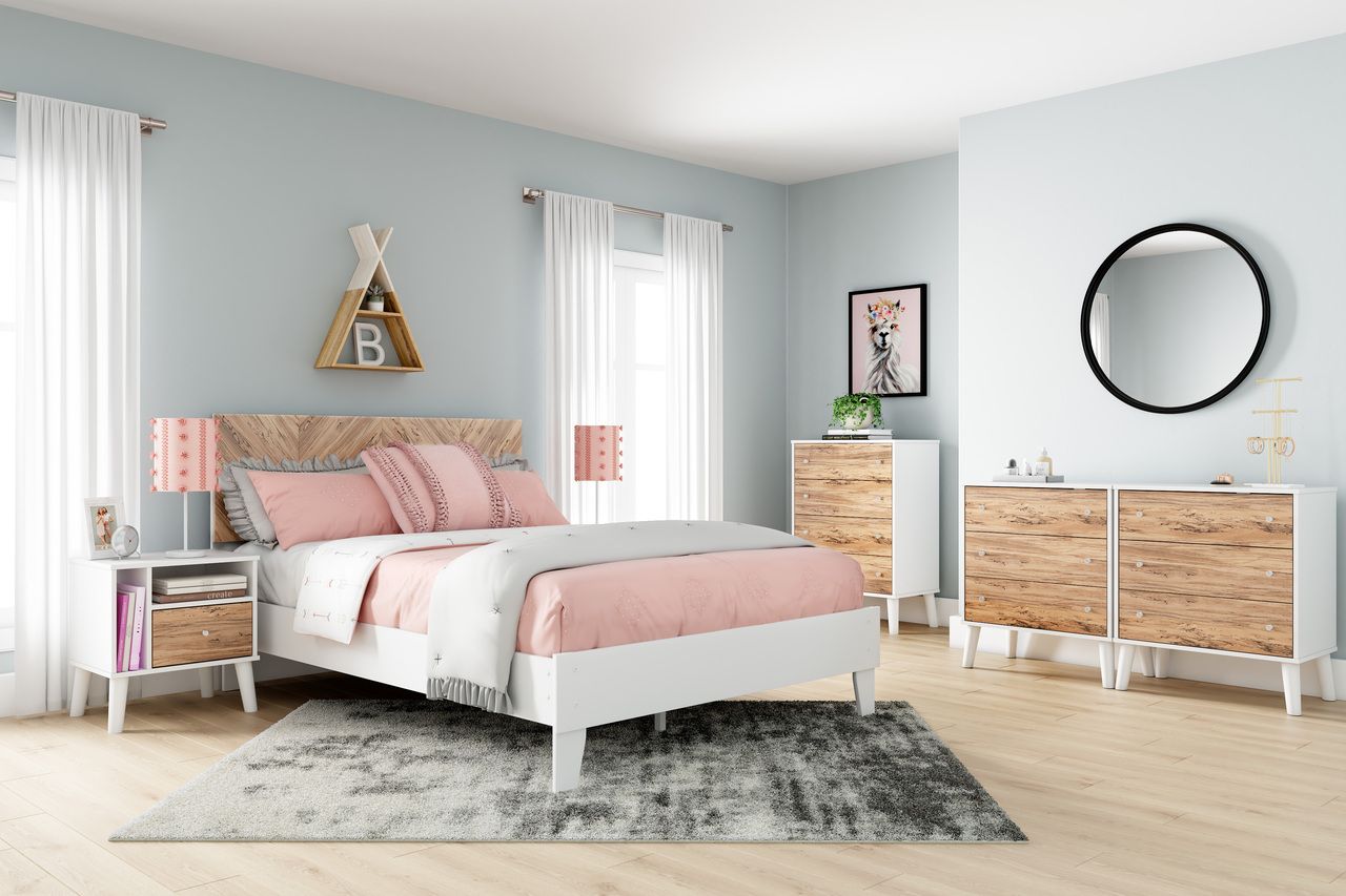 Piperton White Full Platform Bed EB1221112