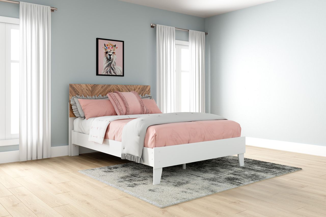 Piperton White Full Platform Bed EB1221112