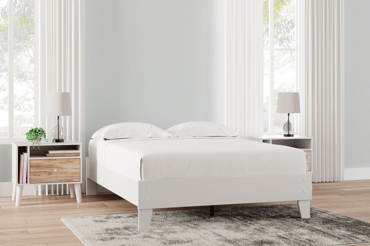 Piperton White Full Platform Bed EB1221112