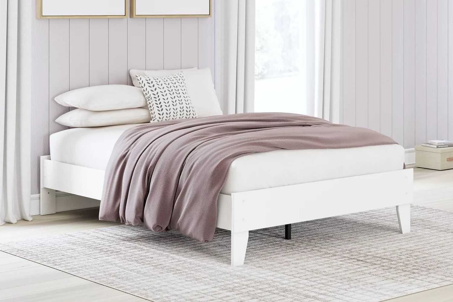 Hallityn Full Platform Bed In White EB1810112