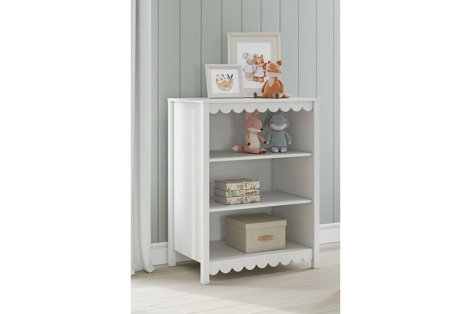 Hallityn Bookcase In White EB1810230