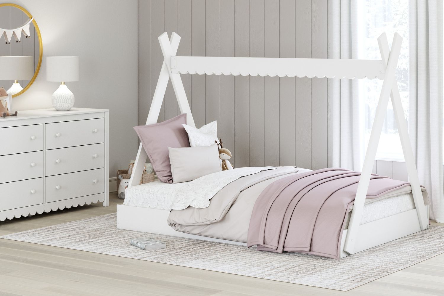 Hallityn Dresser In White EB1810231