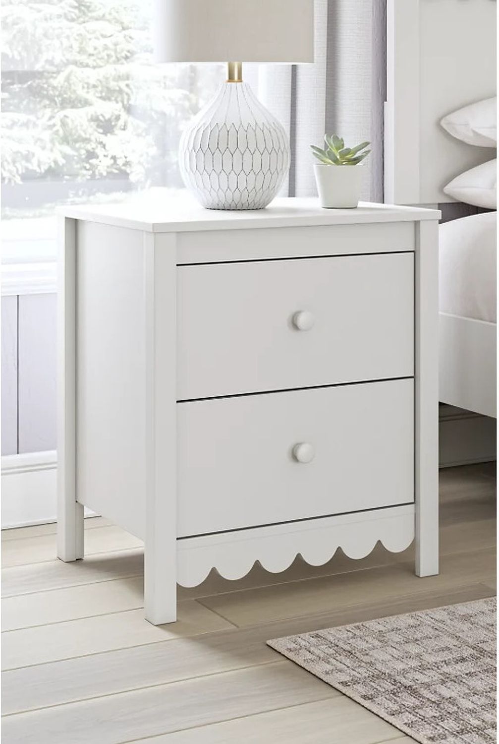 Hallityn Nightstand In White EB1810292