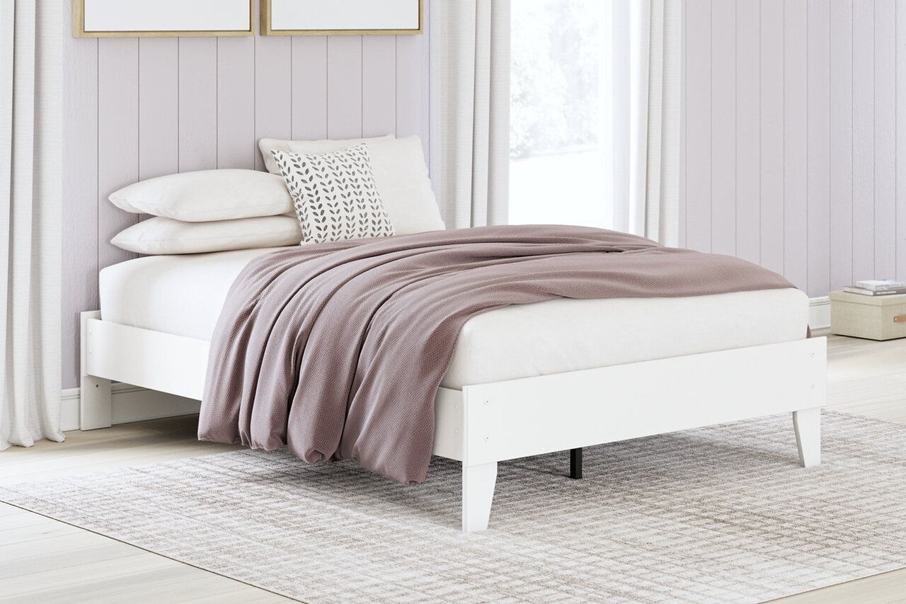 Hallityn Full Panel Platform Bed In White EB1810B2