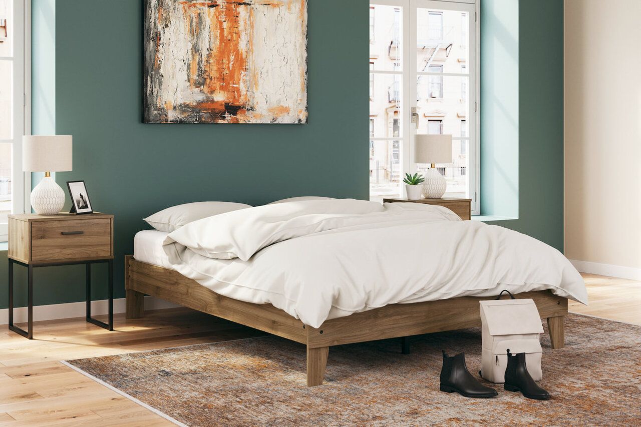 Deanlow Queen Platform Panel Bed In Honey EB1866B3