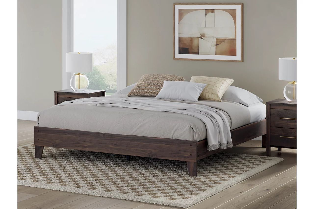 Calverson King Platform Bed In Brown EB3660114