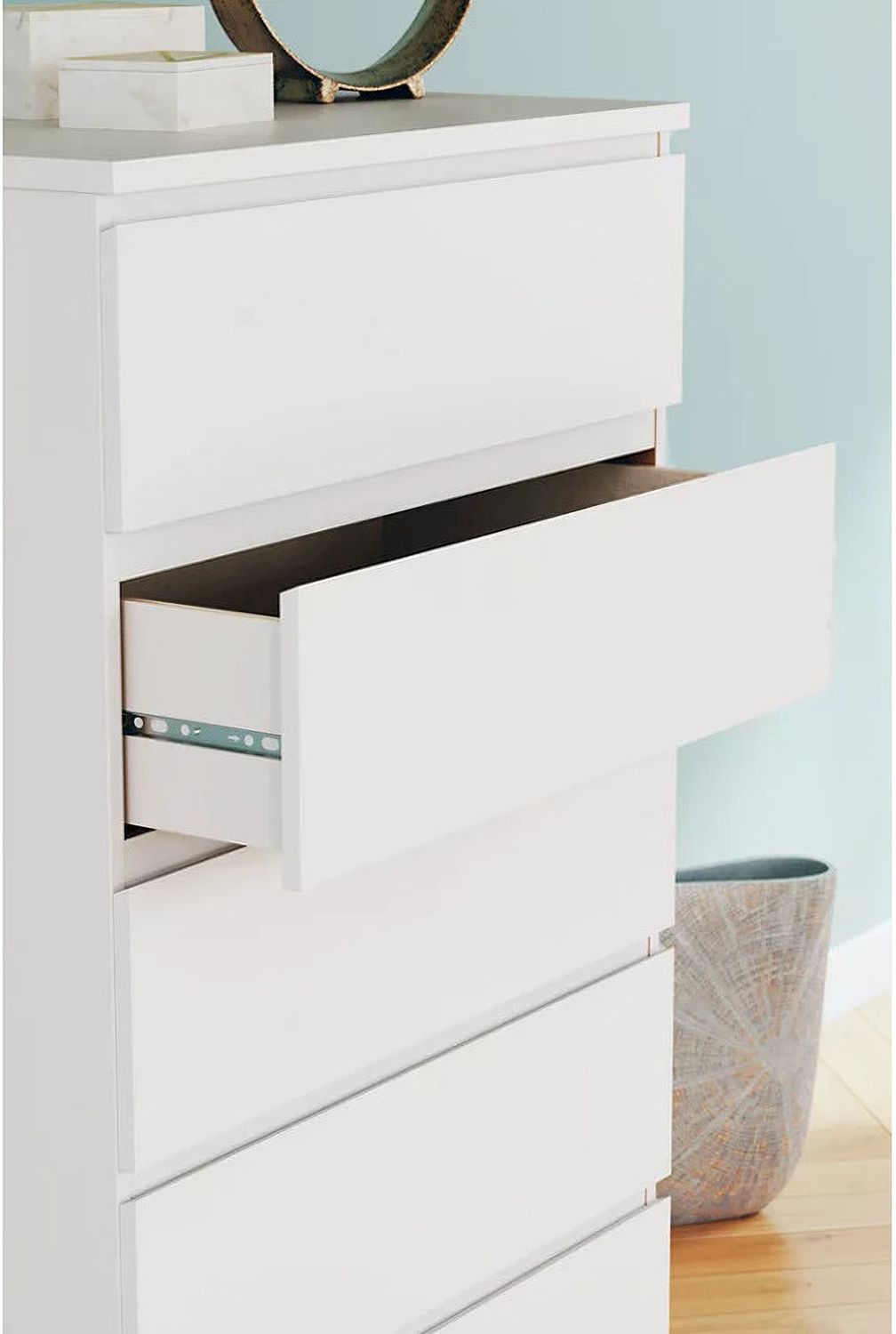 Onita Chest of Drawers In White EB9630245
