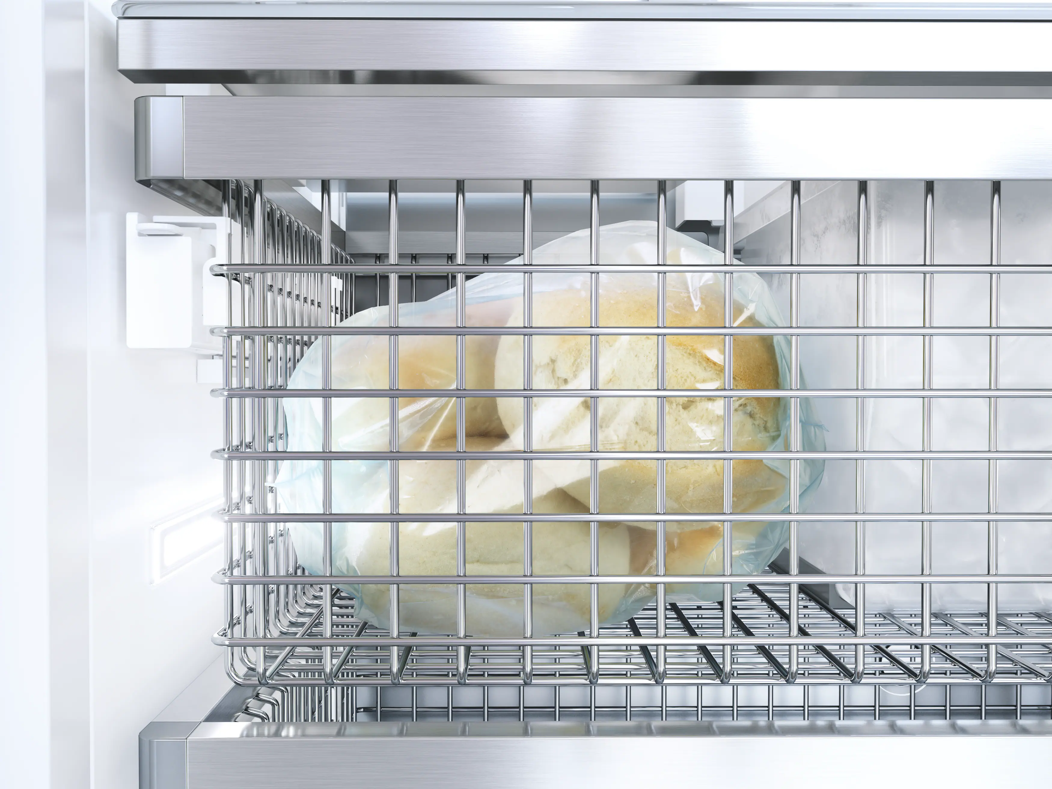 MasterCool™ freezer F2672VI