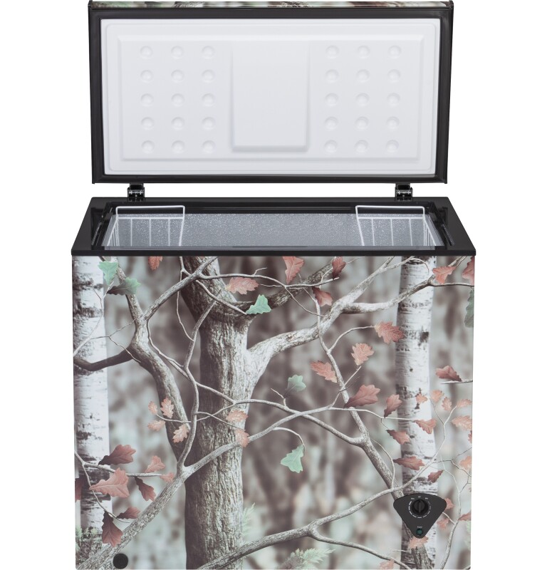 7.0 Cu. Ft. Camouflage Manual Defrost Chest Freezer FCM7CJCD, product image 4 of 7