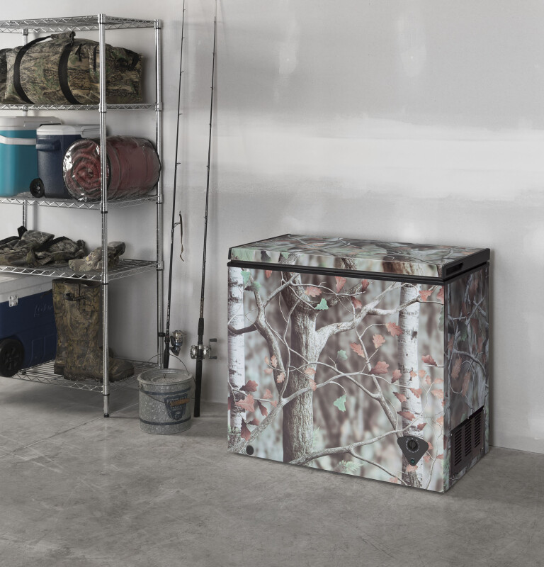 7.0 Cu. Ft. Camouflage Manual Defrost Chest Freezer FCM7CKCD, product image 6 of 8