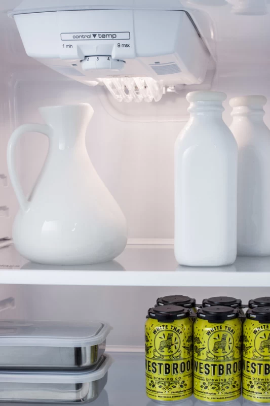 26" Wide Top Mount Refrigerator-Freezer FF1427W