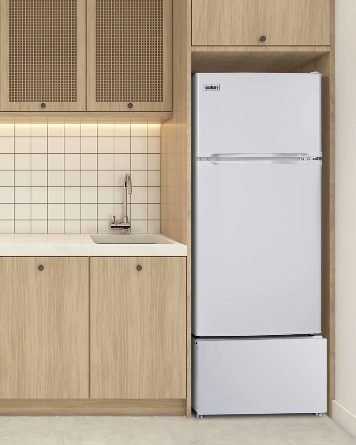 19" Wide Top Mount Refrigerator-Freezer FF712W