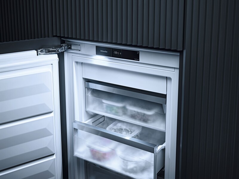 22" PerfectCool All Freezer Column LH (Panel Ready) FNS7794ECTS