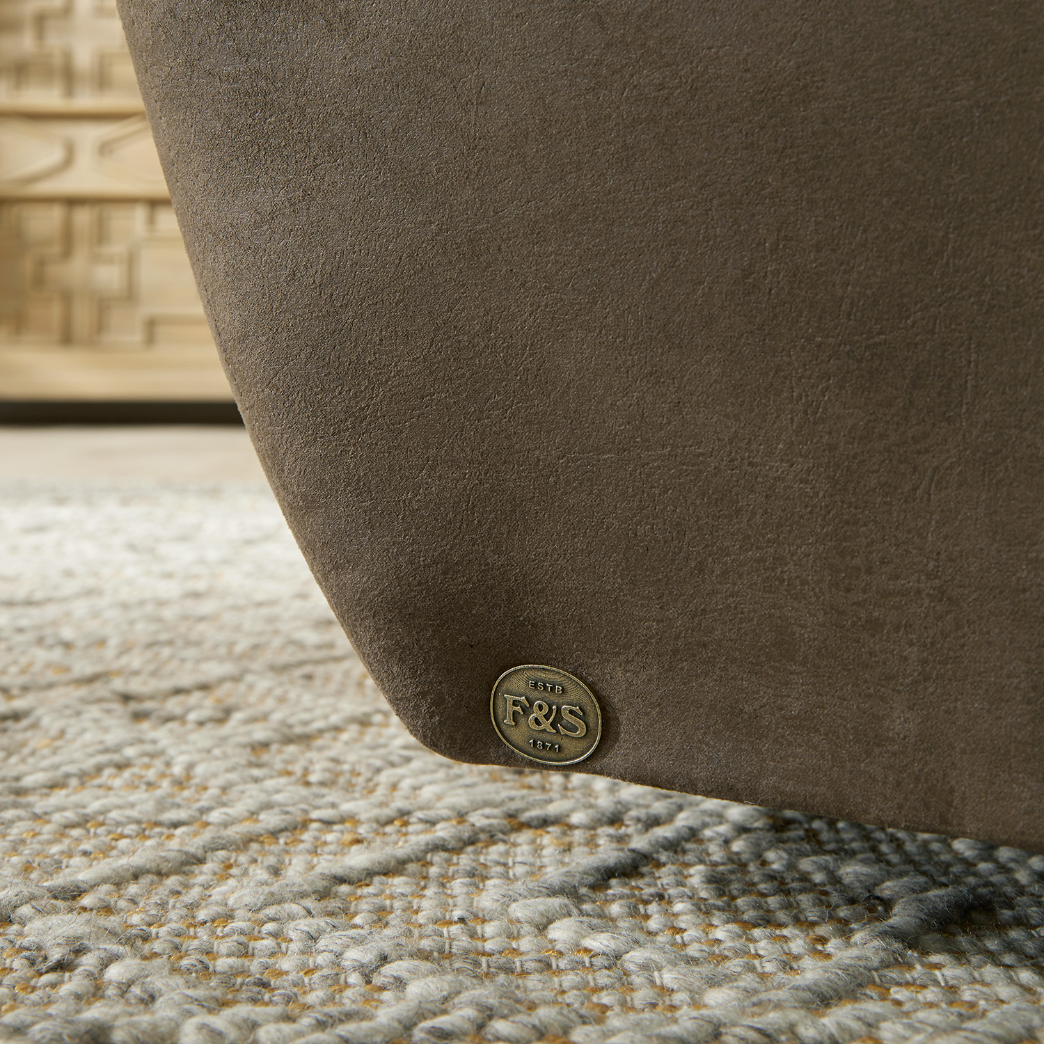 Airily - Small-scaled Swivel Chair - FS2168MFS FS2168MFS