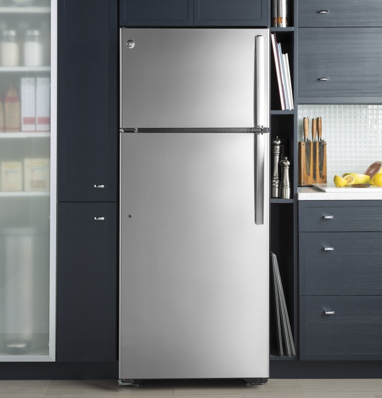 17.5 Cu. Ft. Top-Freezer Refrigerator with Autofill Pitcher GAS18PSJSS