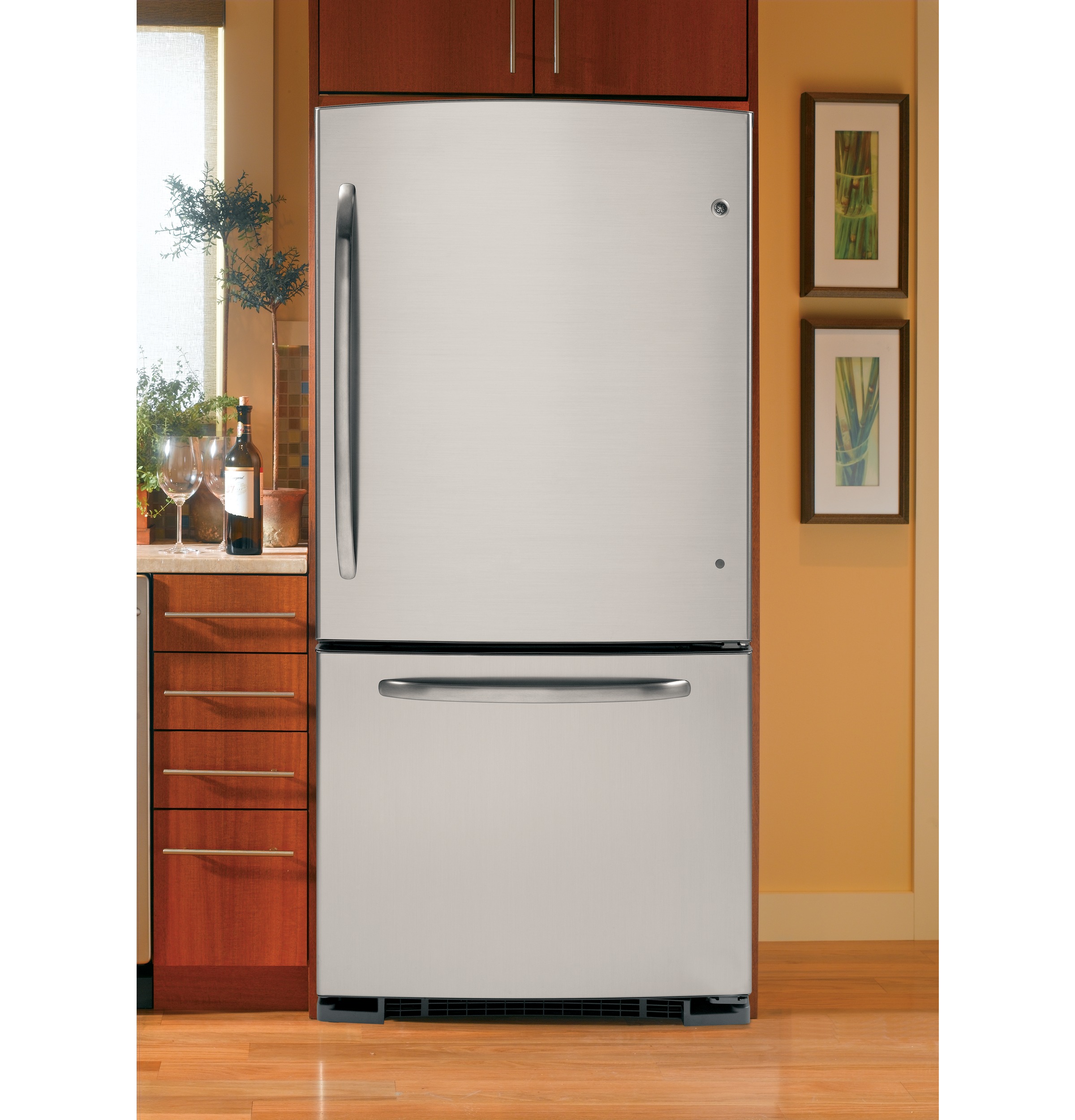 20.3 Cu. Ft. Bottom Freezer Refrigerator GBSL0HCXRLS, product image 9 of 11