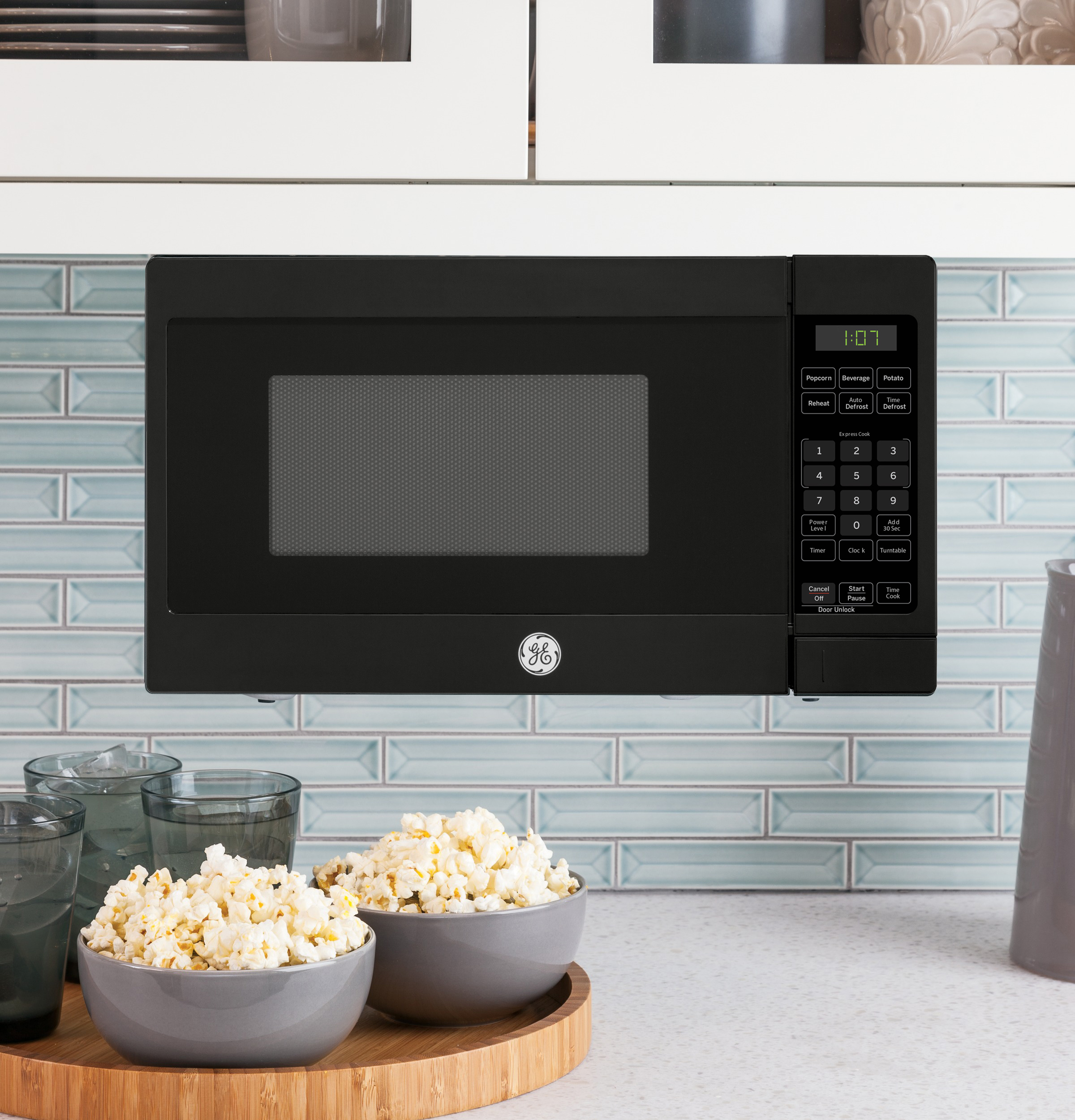 0.7 Cu. Ft. Spacemaker Countertop Microwave Oven view 3