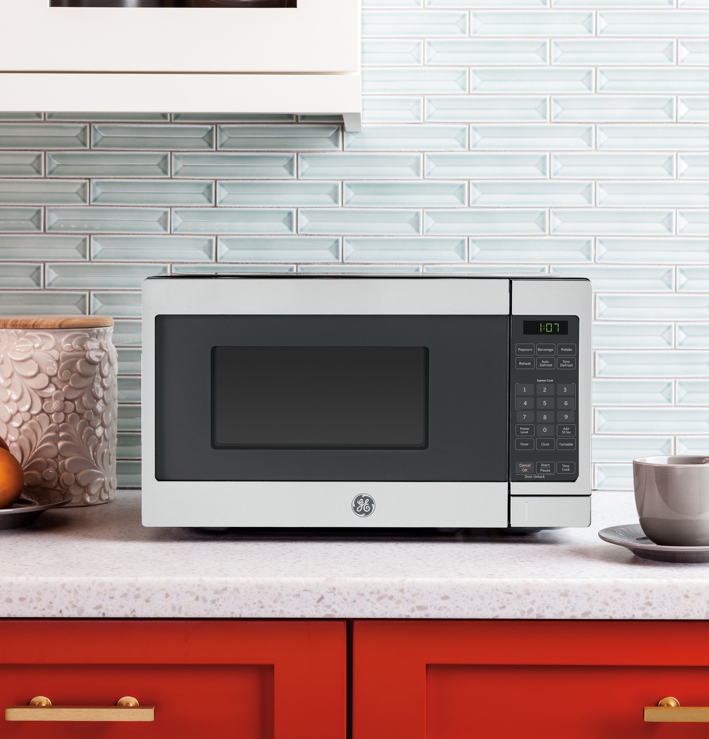0.7 Cu. Ft. Spacemaker Countertop Microwave Oven view 3