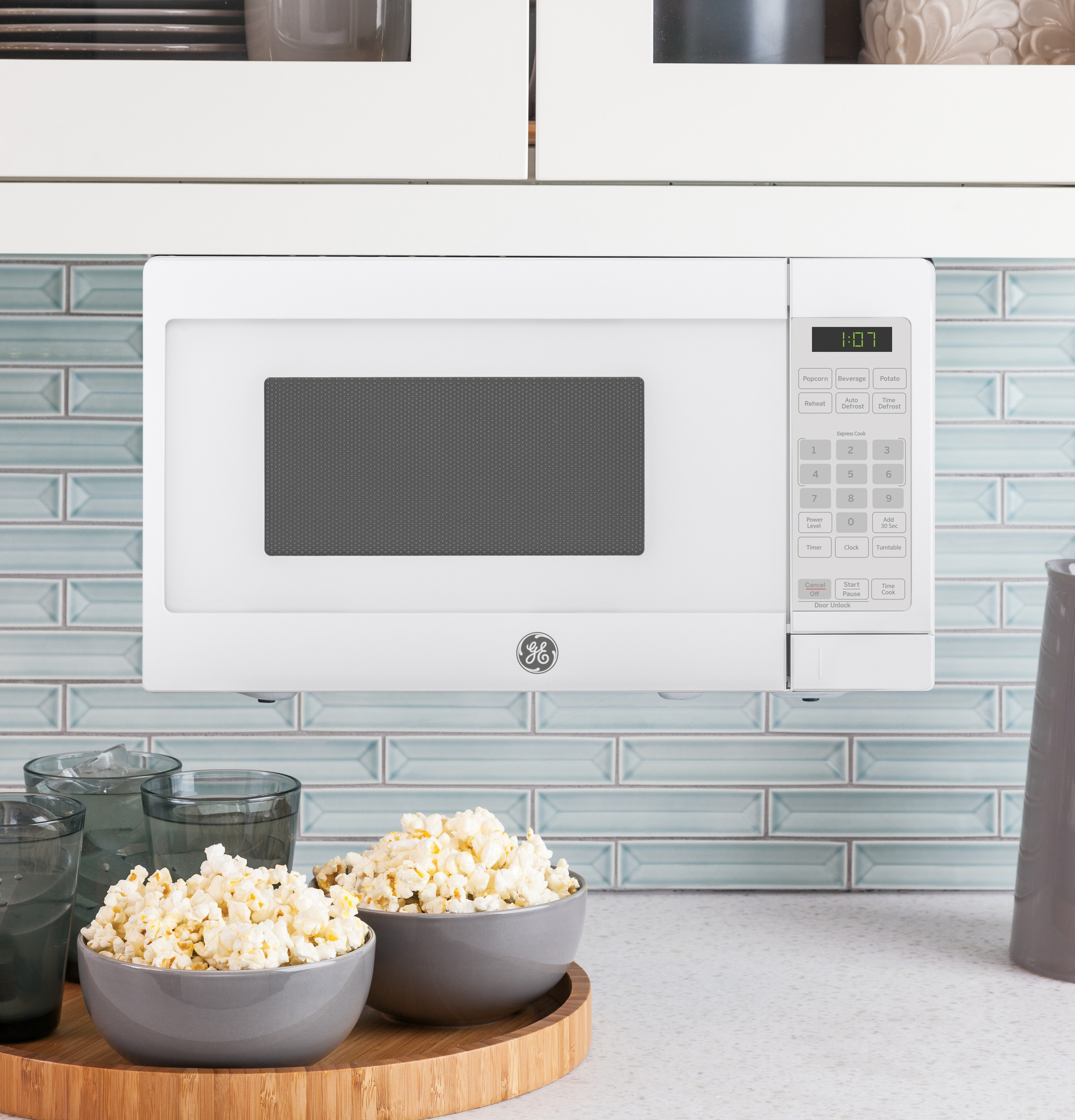0.7 Cu. Ft. Spacemaker Countertop Microwave Oven view 3