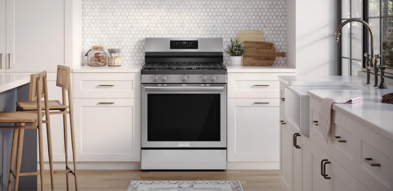 30" Rear Control Gas Range with Air Fry GCRG3059BF
