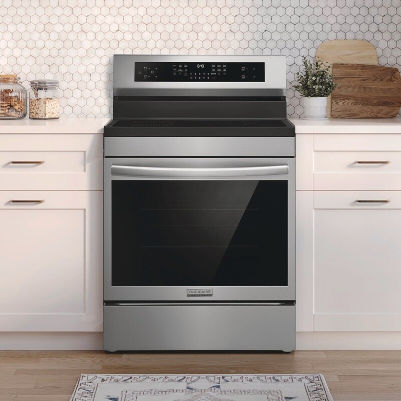30" Freestanding Induction Range with Total Convection view 4